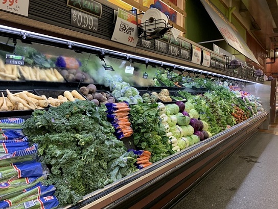 １．アメリカのスーパーには、「Wet wall」に野菜が並ぶ