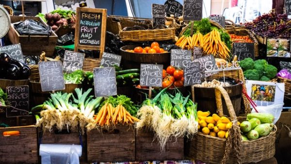 ２．日本に住む海外の人の反応。【日本の野菜は包装が多すぎ】