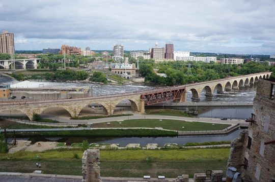 ミネアポリスの観光名所：ストーンアーチ橋