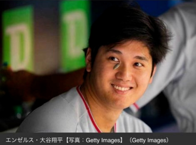 大谷翔平が、ひまわりの種で遊ぶ様子がかわいい